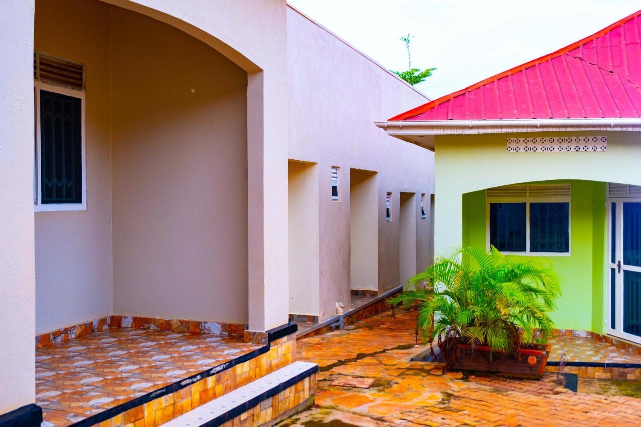 Airport Unique Hotel Entebbe Exterior photo
